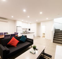 3BR Townhouse Double Garage walk to Lake Ginninderra - Accommodation Brunswick Heads