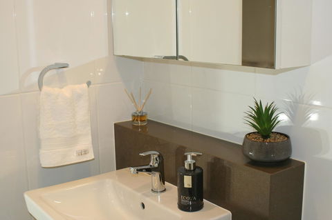 Modern Executive Apt@Barton*1BR*WiFi*Gym*Secure Parking*Canberra - Accommodation Brunswick Heads 3
