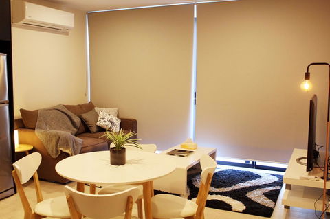 Stylish, Modern, Cute As A Button - Braddon CBD - Accommodation Brunswick Heads 10