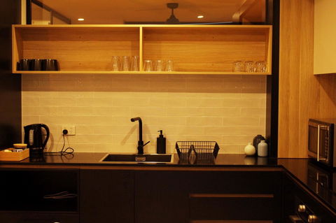 Stylish, Modern, Cute As A Button - Braddon CBD - Accommodation Brunswick Heads 9