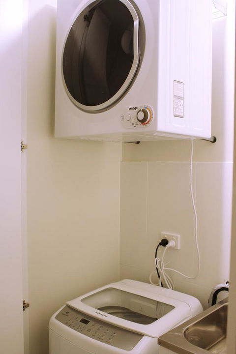 Stylish, Modern, Cute As A Button - Braddon CBD - Accommodation Brunswick Heads 7