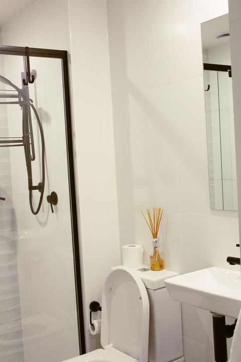 Stylish, Modern, Cute As A Button - Braddon CBD - Accommodation Brunswick Heads 6