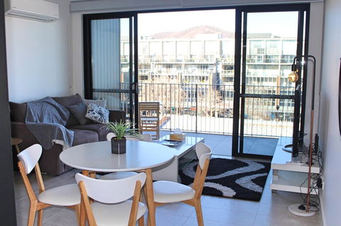 Stylish, Modern, Cute As A Button - Braddon CBD - Accommodation Brunswick Heads 5