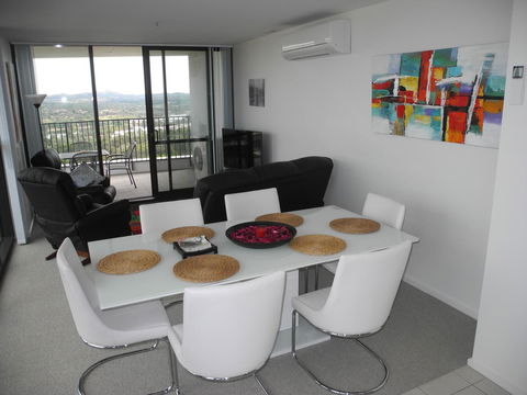3BR Executive Apartment With Lake And Mountain Views - Accommodation Brunswick Heads 8