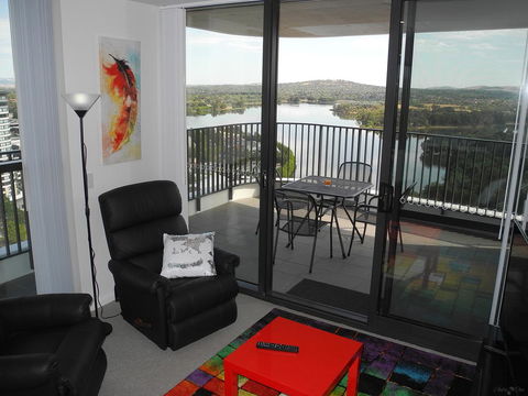 3BR Executive Apartment With Lake And Mountain Views - Accommodation Brunswick Heads 1