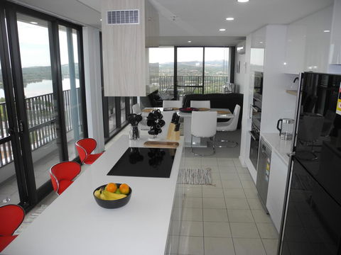 3BR Executive Apartment With Lake And Mountain Views - Accommodation Brunswick Heads 9