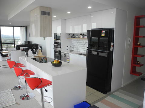 3BR Executive Apartment With Lake And Mountain Views - Accommodation Brunswick Heads 7