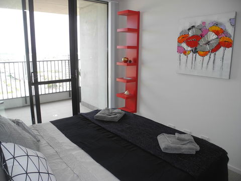 3BR Executive Apartment With Lake And Mountain Views - Accommodation Brunswick Heads 3