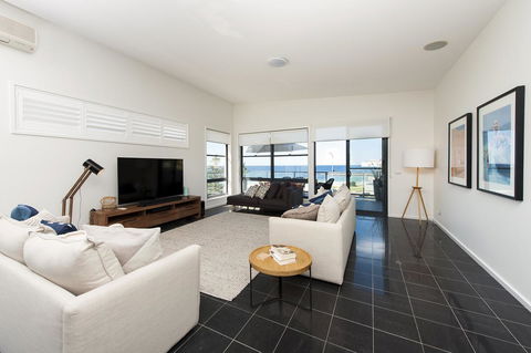 Mollymook Beachfront Penthouse 9 - Accommodation Brunswick Heads 1