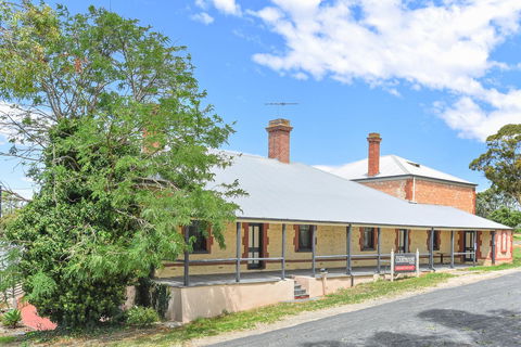 Wellington Courthouse - Accommodation Brunswick Heads 0