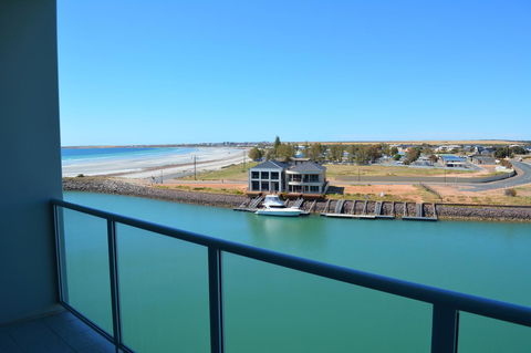Wallaroo Marina Luxury Apartment - Accommodation Brunswick Heads 6