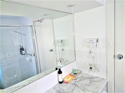 Hi 5 Glenelg Studio Apartment - Accommodation Brunswick Heads 6