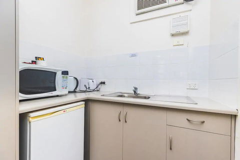 Hi 5 Glenelg Studio Apartment - Accommodation Brunswick Heads 7