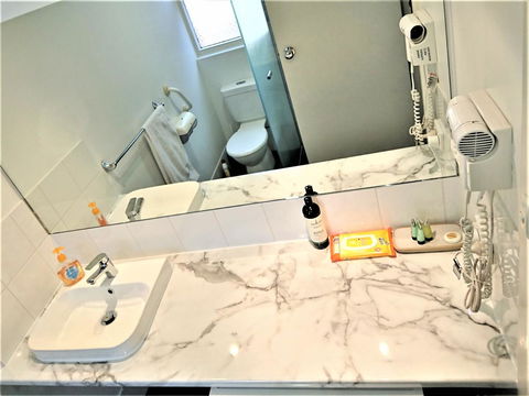 Hi 5 Glenelg Studio Apartment - Accommodation Brunswick Heads 5