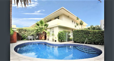 Hi 5 Glenelg Studio Apartment - Accommodation Brunswick Heads 0