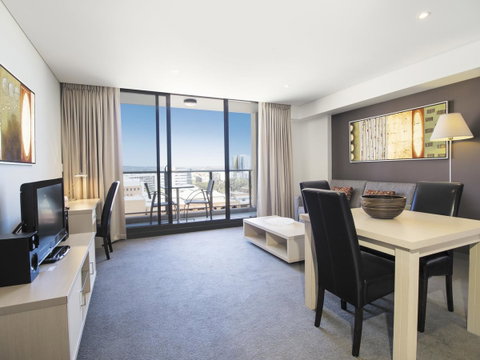 Oaks Adelaide Horizons Suites - Accommodation Brunswick Heads 3