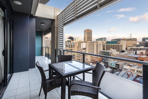 Oaks Adelaide Horizons Suites - Accommodation Brunswick Heads 2