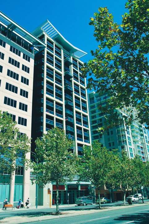 Oaks Adelaide Horizons Suites - Accommodation Brunswick Heads 0