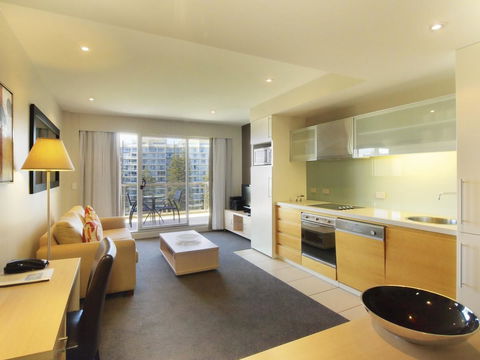 Oaks Glenelg Plaza Pier Suites - Accommodation Brunswick Heads 6