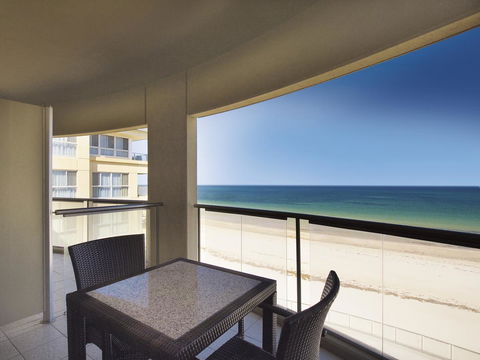 Oaks Glenelg Plaza Pier Suites - Accommodation Brunswick Heads 4