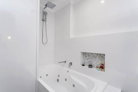 Heart Of Glenelg BnB - Accommodation Brunswick Heads 4