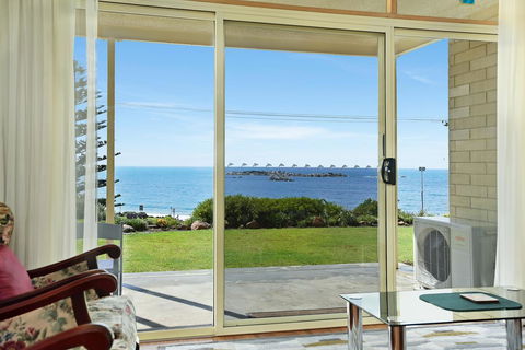 The Dolphins Beachfront Apartments - Accommodation Brunswick Heads 6
