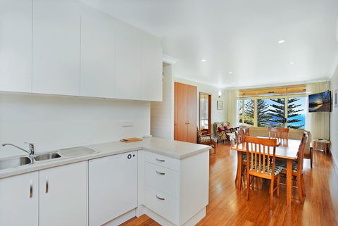 The Dolphins Beachfront Apartments - Accommodation Brunswick Heads 4