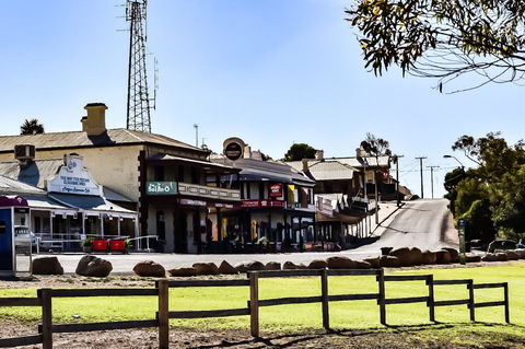 Commercial Hotel Morgan - Accommodation Brunswick Heads 1