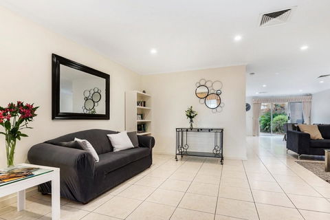 Adelaide Style Accommodation-Close To City-North Adelaide-3 Bdrm- FREE Parking - Accommodation Brunswick Heads 5