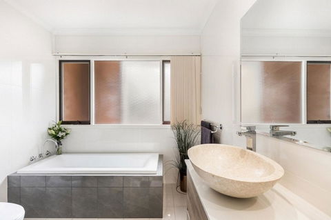 Adelaide Style Accommodation-Close To City-North Adelaide-3 Bdrm- FREE Parking - Accommodation Brunswick Heads 13
