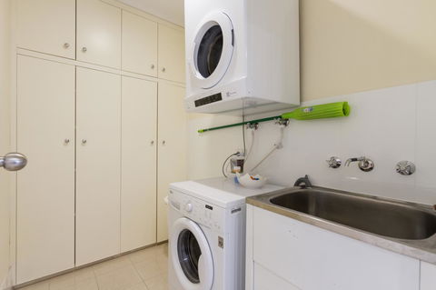 Adelaide Style Accommodation-Close To City-North Adelaide-3 Bdrm- FREE Parking - Accommodation Brunswick Heads 32
