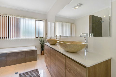 Adelaide Style Accommodation-Close To City-North Adelaide-3 Bdrm- FREE Parking - Accommodation Brunswick Heads 12