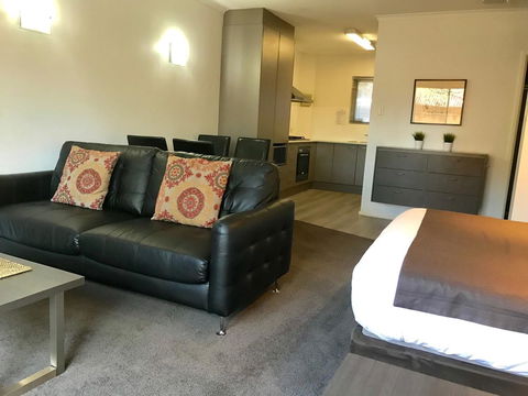 Adelaide DressCircle Apartments - Archer Street - Accommodation Brunswick Heads 2