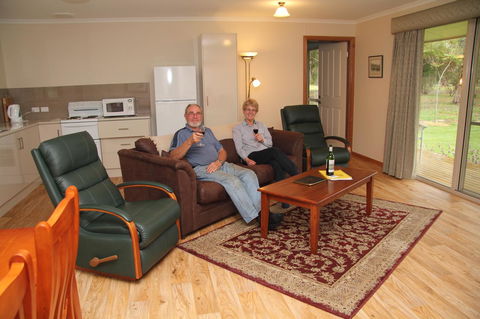 Camawald Coonawarra Cottage B&B - Accommodation Brunswick Heads 4