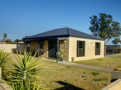 DBJ Holiday Units - Accommodation Brunswick Heads 0