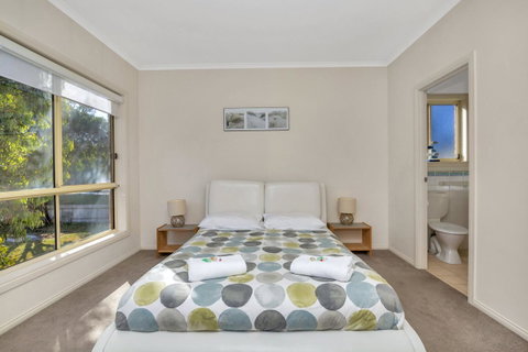 The Lighthouse - Port Willunga - C21 SouthCoast Holidays - Accommodation Brunswick Heads 3