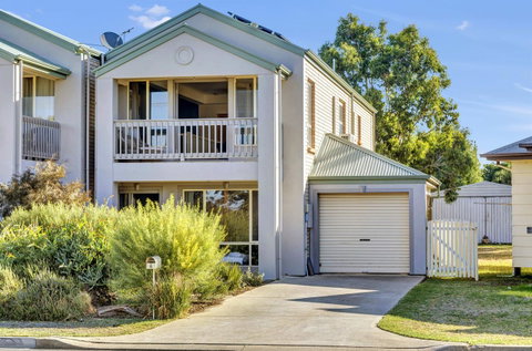The Lighthouse - Port Willunga - C21 SouthCoast Holidays - Accommodation Brunswick Heads 0