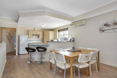 The Lighthouse - Port Willunga - C21 SouthCoast Holidays - Accommodation Brunswick Heads 5