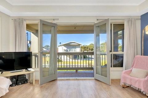 The Lighthouse - Port Willunga - C21 SouthCoast Holidays - Accommodation Brunswick Heads 2