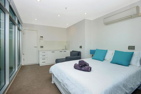 Glenelg Skyline Penthouse - Accommodation Brunswick Heads 12