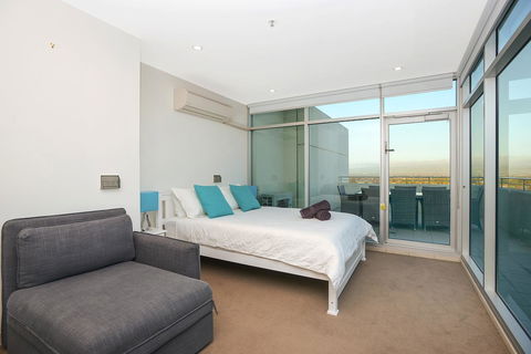 Glenelg Skyline Penthouse - Accommodation Brunswick Heads 36