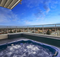 Glenelg Skyline Penthouse - Accommodation Brunswick Heads