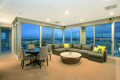 Glenelg Skyline Penthouse - Accommodation Brunswick Heads 4