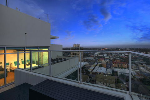 Glenelg Skyline Penthouse - Accommodation Brunswick Heads 10