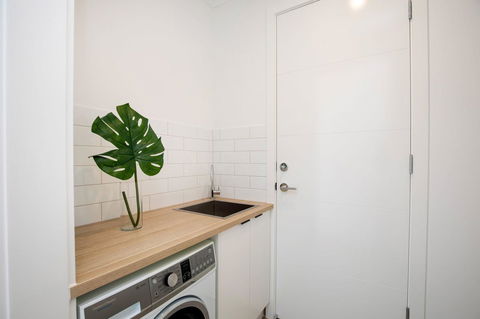 Brand New Affordable Luxury 3 Bedroom 3 Bathrooms House Close To Adelaide City, Chinatown, Beach, Adelaide Airport - Accommodation Brunswick Heads 6