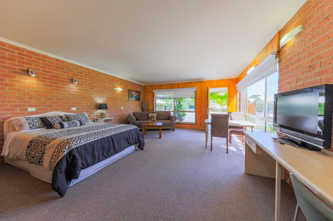 Country Roads Motor Inn Naracoorte - Accommodation Brunswick Heads 3