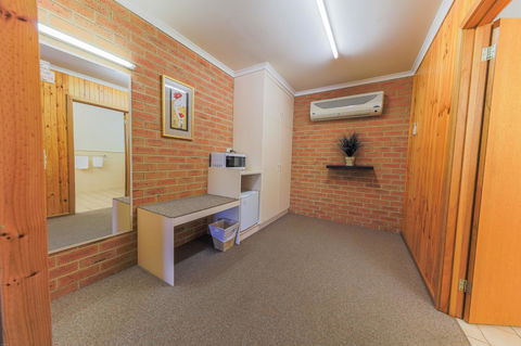 Country Roads Motor Inn Naracoorte - Accommodation Brunswick Heads 5
