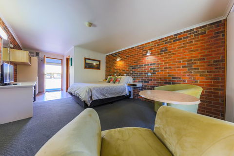 Country Roads Motor Inn Naracoorte - Accommodation Brunswick Heads 7