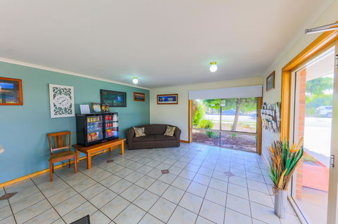 Country Roads Motor Inn Naracoorte - Accommodation Brunswick Heads 37