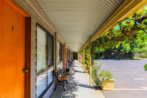Country Roads Motor Inn Naracoorte - Accommodation Brunswick Heads 27